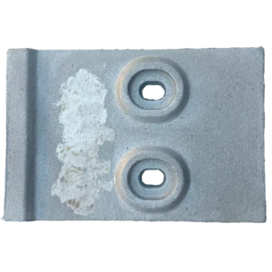 İki yuvarlak bağlantı deliği olan dikdörtgen metal sıyırıcı palet. Beton santrallerinde mikser tamburunun temizliği için kullanılır.
