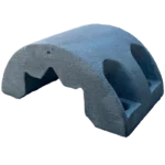 İki bağlantı deliği bulunan, beton mikser tamburunun içine monte edilen metal karıştırıcı palet.