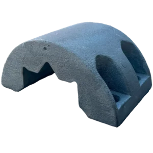 İki bağlantı deliği bulunan, beton mikser tamburunun içine monte edilen metal karıştırıcı palet.
